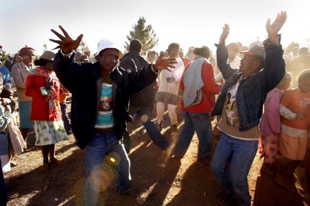 Дискотеки не будет! На Мадагаскаре запретили танцы с покойниками